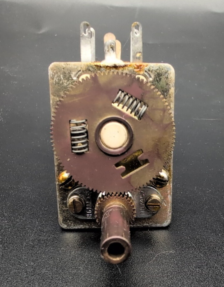 VARIABLE CAPACITOR (Capacitance unknown) (Qty 2)