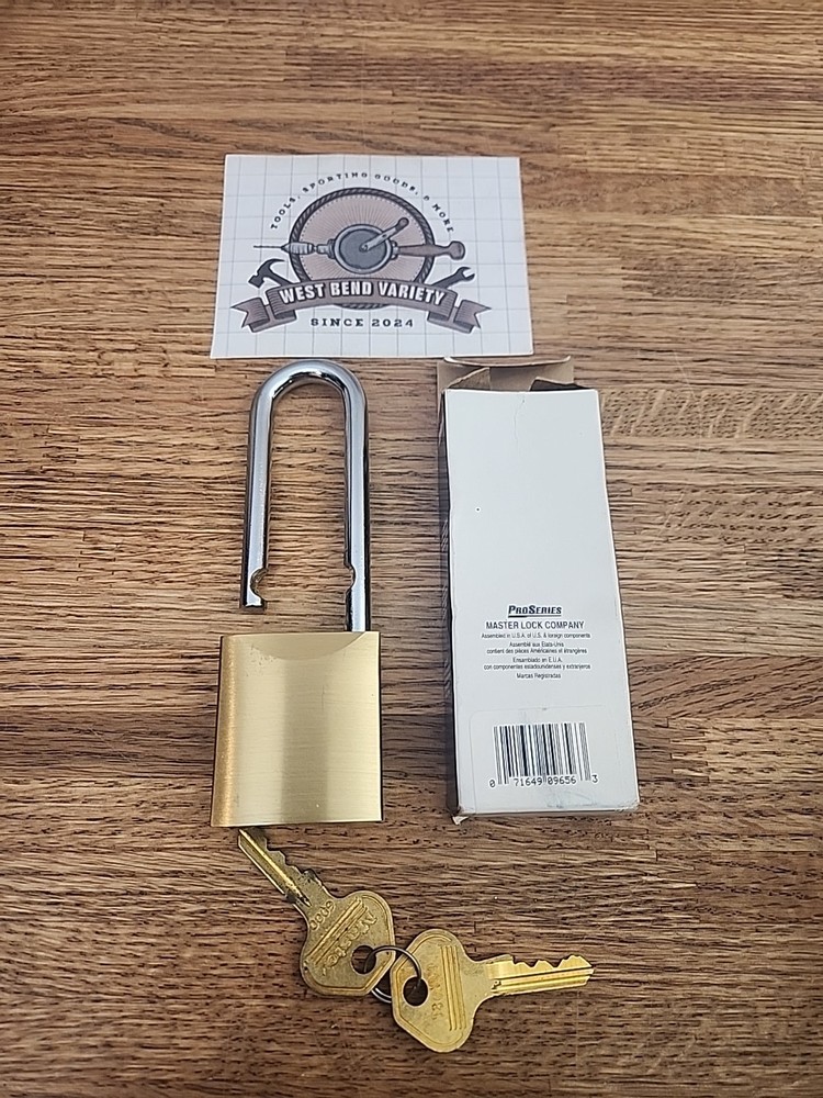 Solid Brass Shackle Master Lock 6840LJ, NOS Padlock With 2 Keys