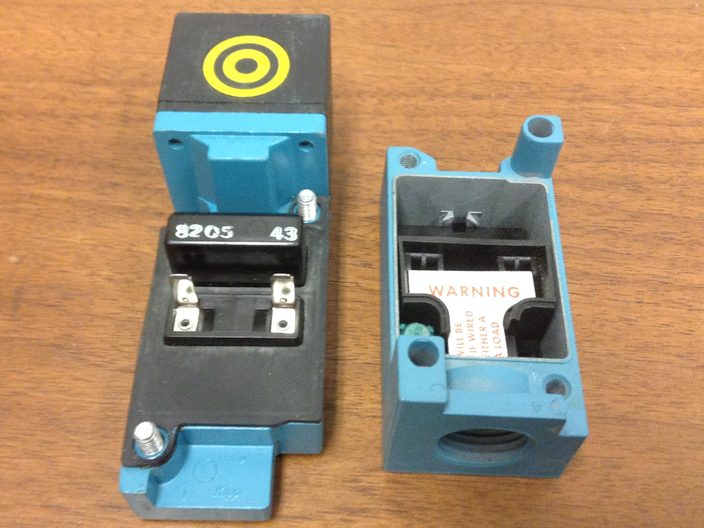MICRO SWITCH - Catalog #FYSD13D4-C - Proximity Switch - UNUSED