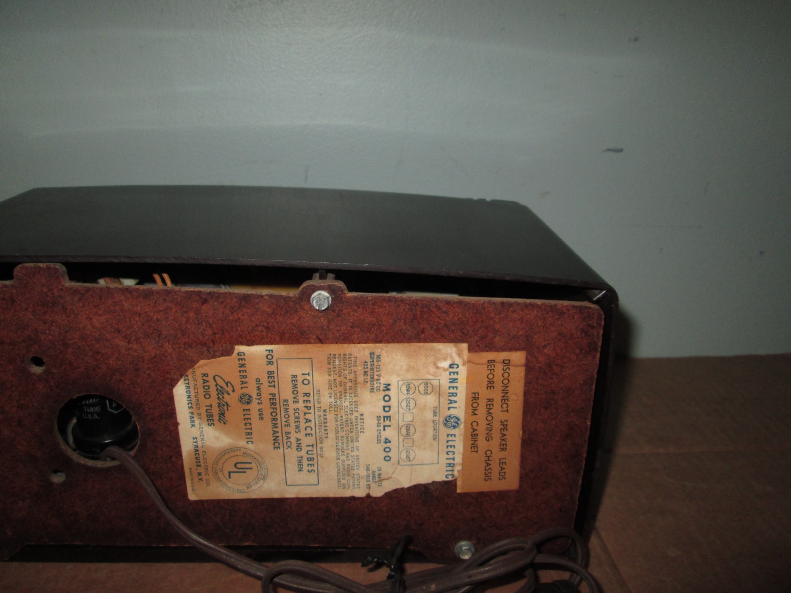 1950 General Electric GE Model 400 AM 5 Tube Radio Vintage