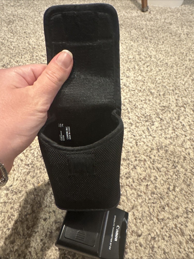 Canon Speedlite ST-E2 Transmitter with Battery and Case