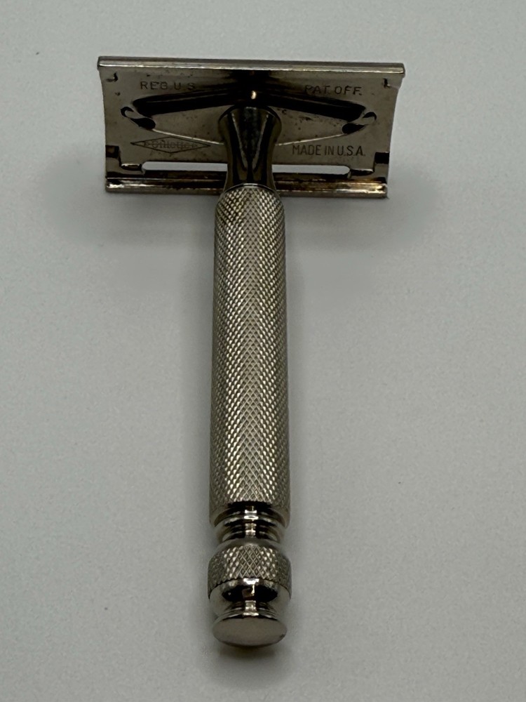 Vintage Gillette DE Razor With Gillette Logo On Head