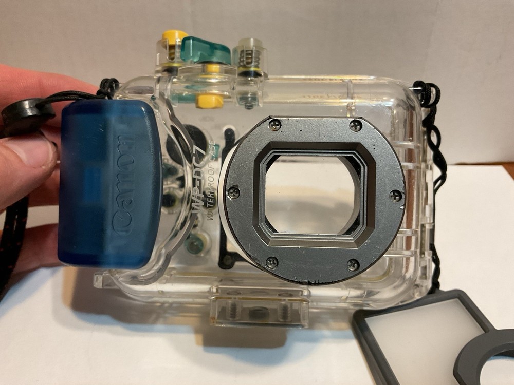 CANON WP-DC7 Waterproof Case For PowerShot SD900 Digital Camera Used
