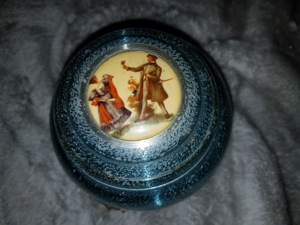 Vintage Musical Powder Puff