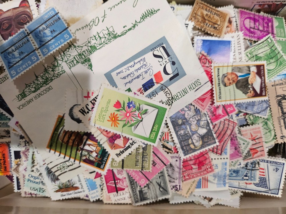 100 US stamps, used, all different from many eras.