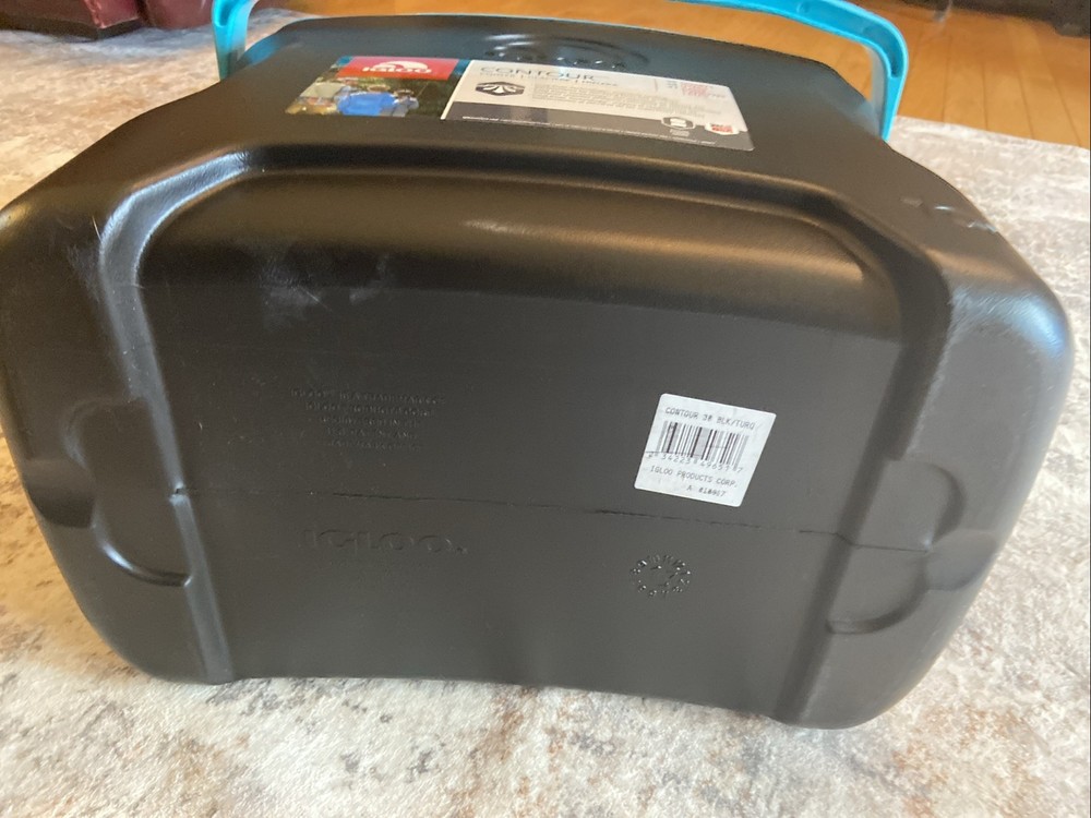 Igloo Ice Cube 30 Quart 41 Can Plastic Cooler w/ Top Compartment and Handle