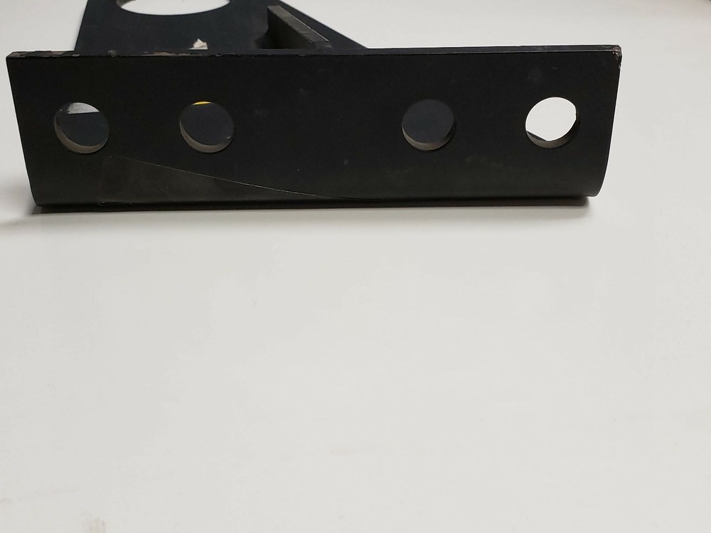 A17-15715-001 FREIGHTLINER BRACKET GUIDE HOOD POST