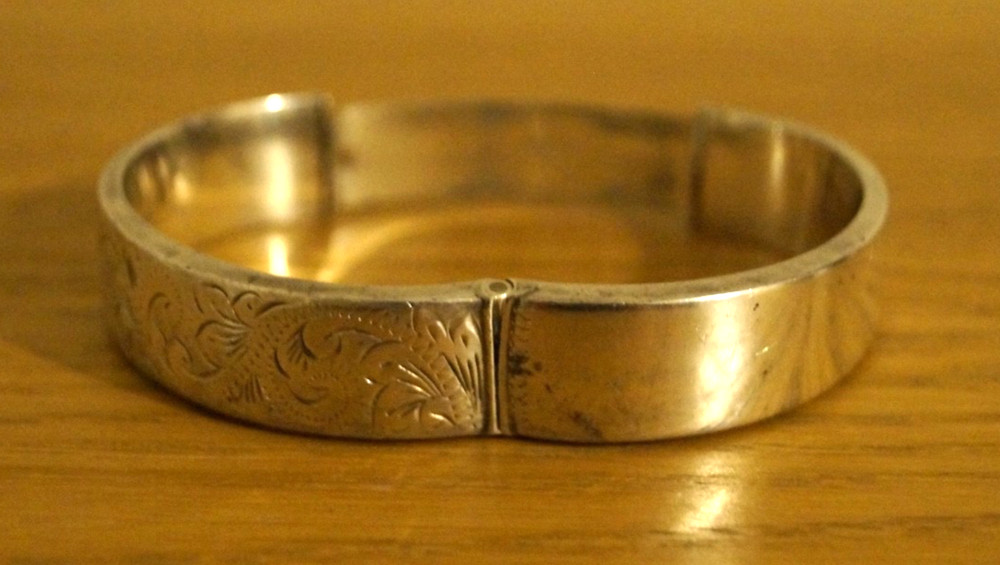 Solid Silver Hinged Ladies Etched Bangle - Birmingham, 1969 - 27.2g