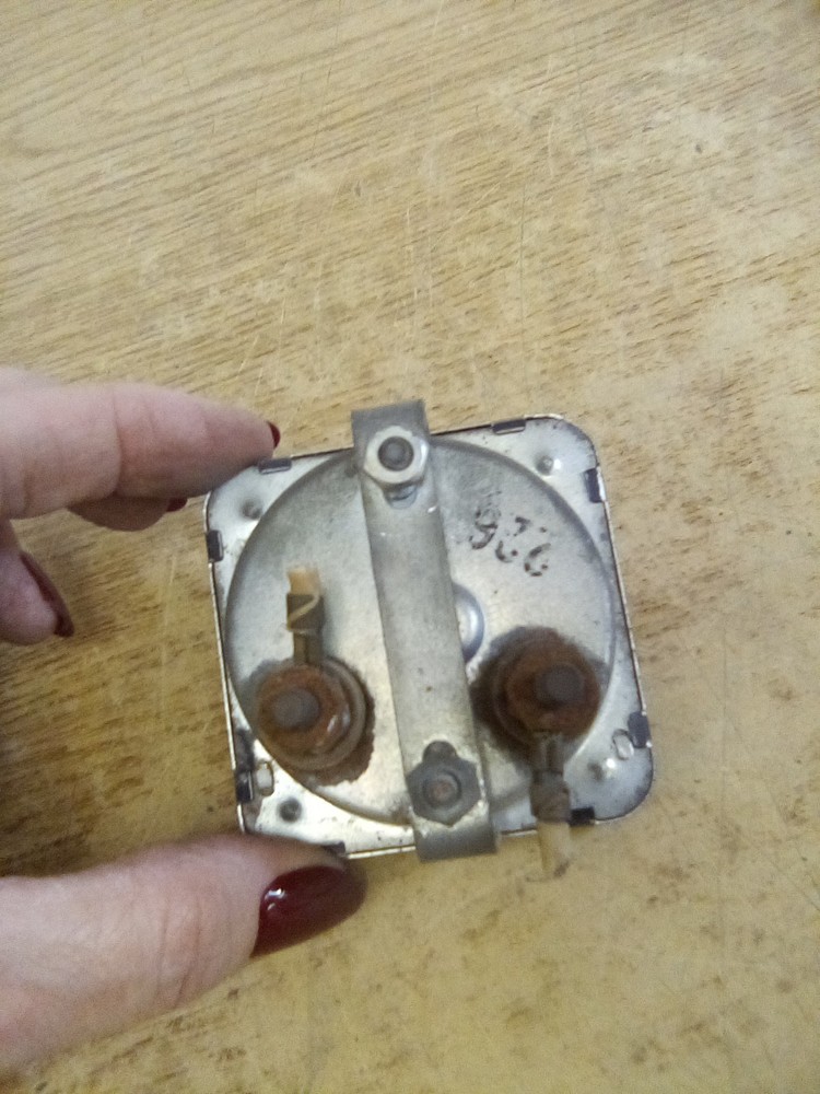 DC Amperes Gauge 0-8