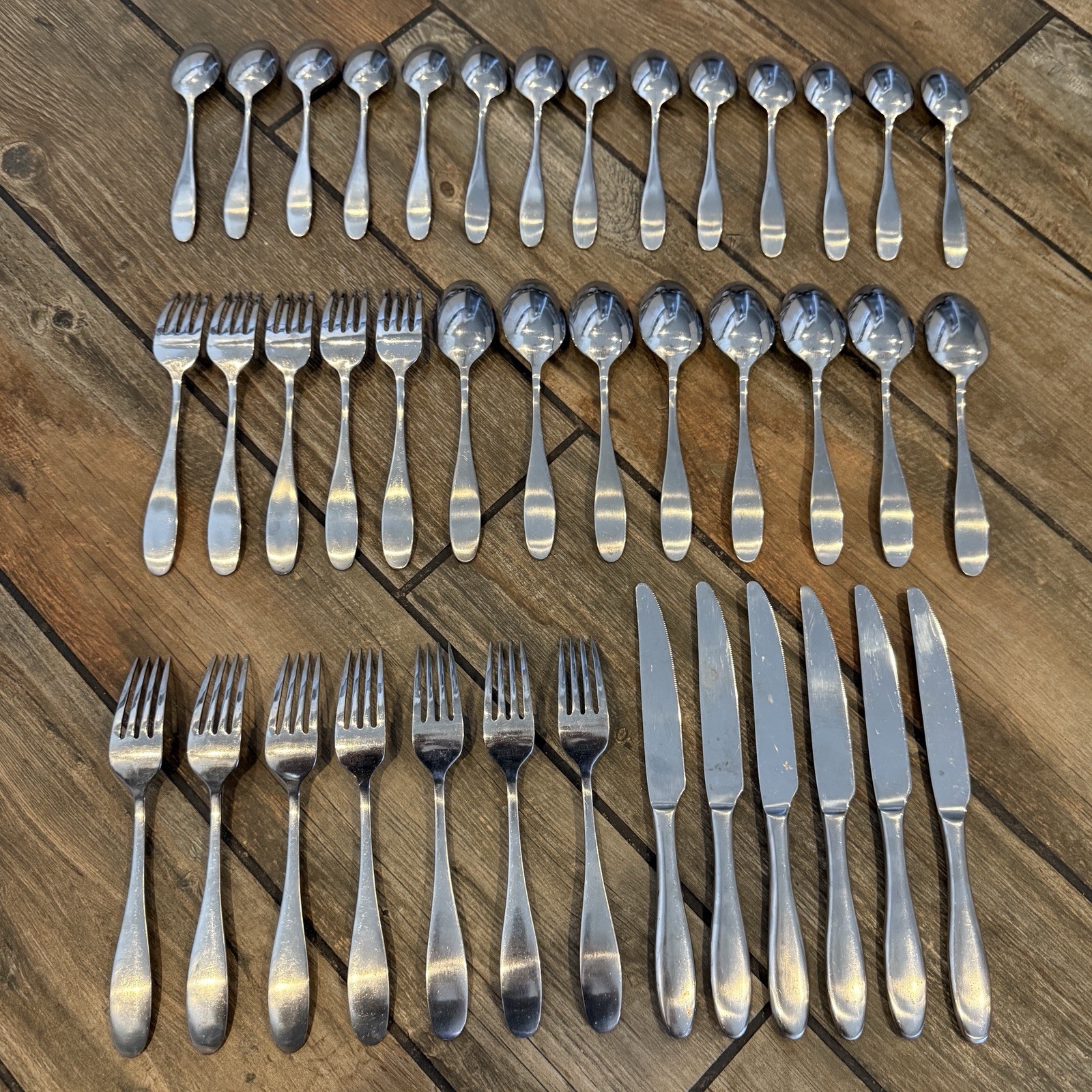 Towle SATIN PETAL 18/0 Living Collection Flatware Set of 40 Spoons Knives Forks