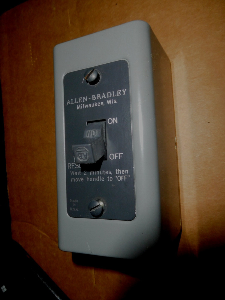 Allen Bradley 1 pole Manual Motor Starting Toggle Switch