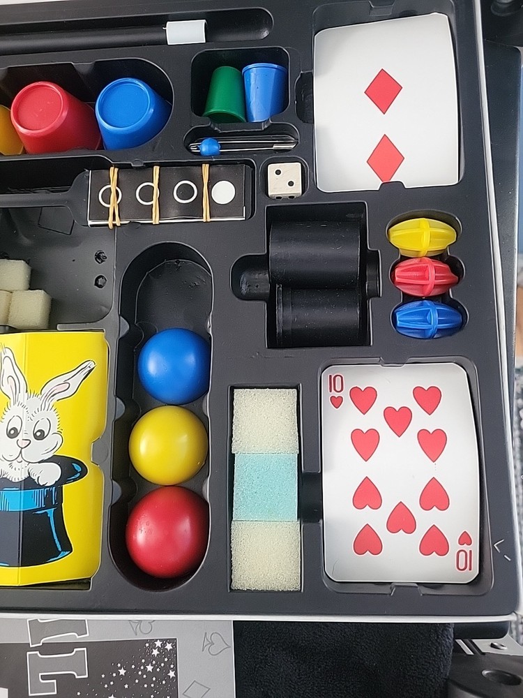 GREAT ILUSION Magic Kit Magician's Trick Set 100+ Tricks Tips & Illusions