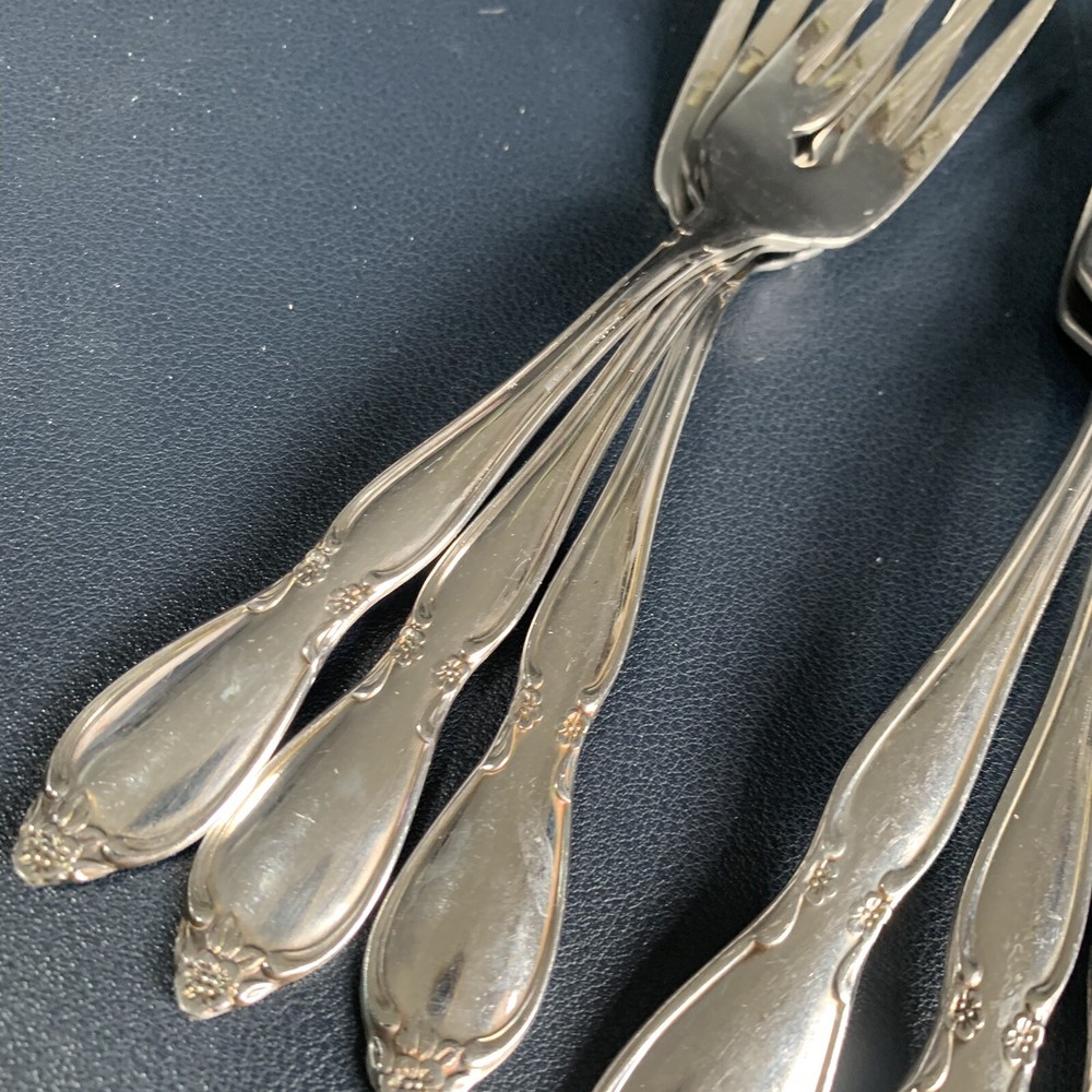 Oneida Community Chatelaine Stainless 3 Place Set (12 Total Pieces).