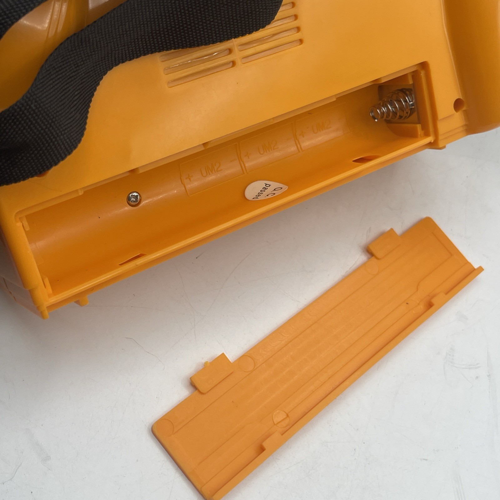 Vintage Pomtrex Multipurpose Radio Flashlight AM/FM Yellow 100-00526 Hong Kong