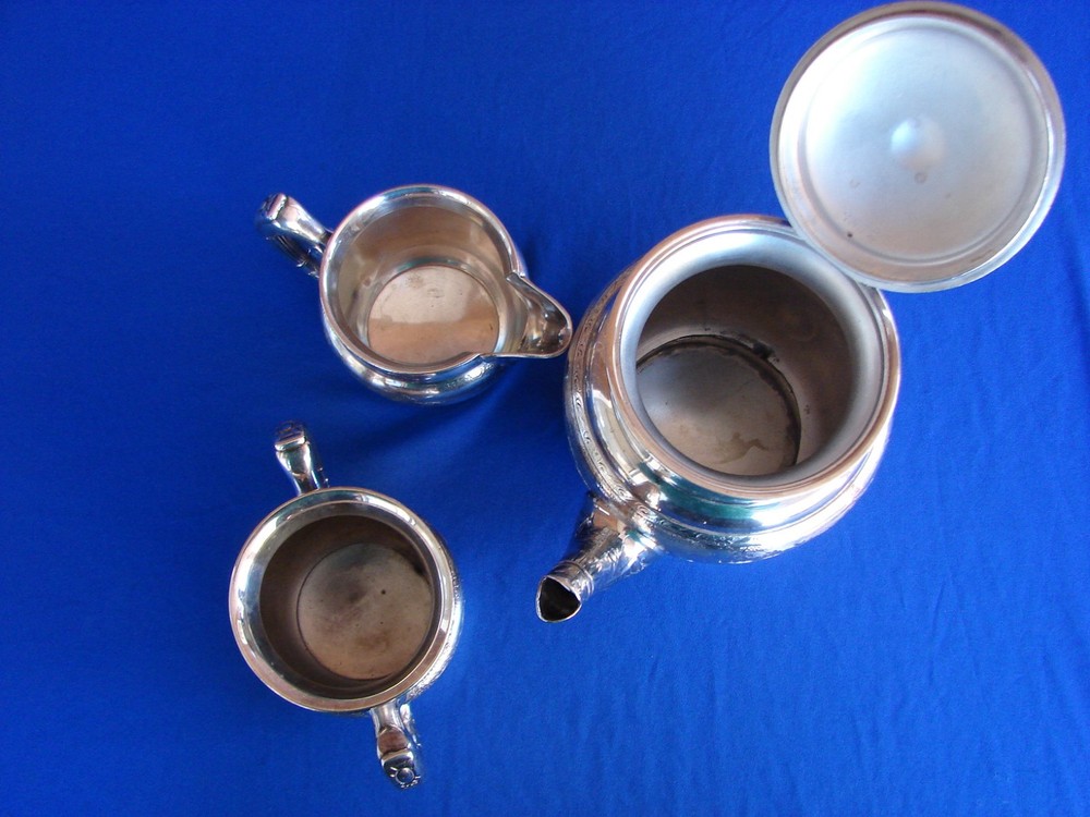 ANTIQUE REED AND BARTON 3 PIECE SILVER PLATE TEA SET