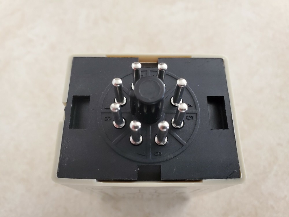 OMRON Floatless Level Switch 61F-GP-N8 220VAC New In Box