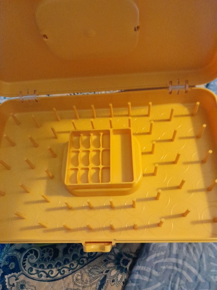 Vtg The Thread Bed W/ Box 1978 & 4 Wilson Plastic Thread Holder Containers