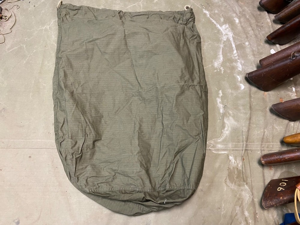 ORIGINAL WWII US ARMY INFANTRY BARRACKS LAUNDRY CARRY BAG-OD#7 GREEN