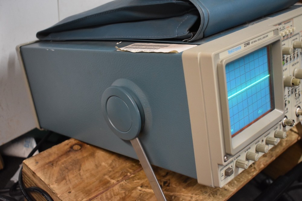TEKTRONIX 2246 OSCILLOSCOPE