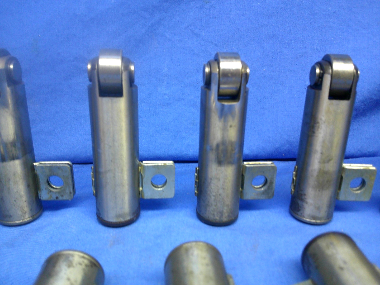 Set of 16 Vintage Buick Nailhead Roller Rockers