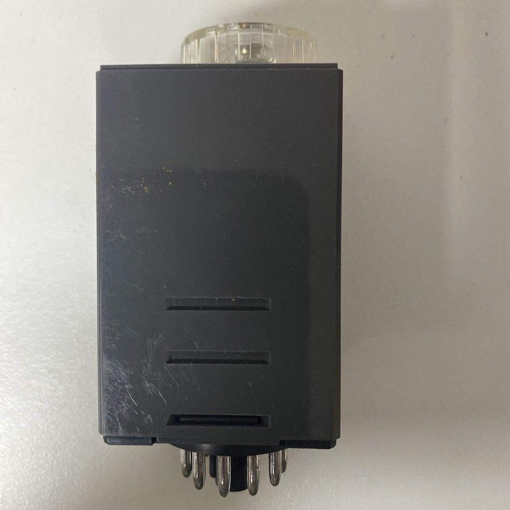 IDEC,GT3F-2EAF 20 TIMER 3 AMP 100/240 VAC B57
