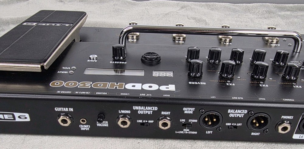 Line 6 POD HD300 Guitar Multi-Effects Processor w/ Expression Pedal Tested