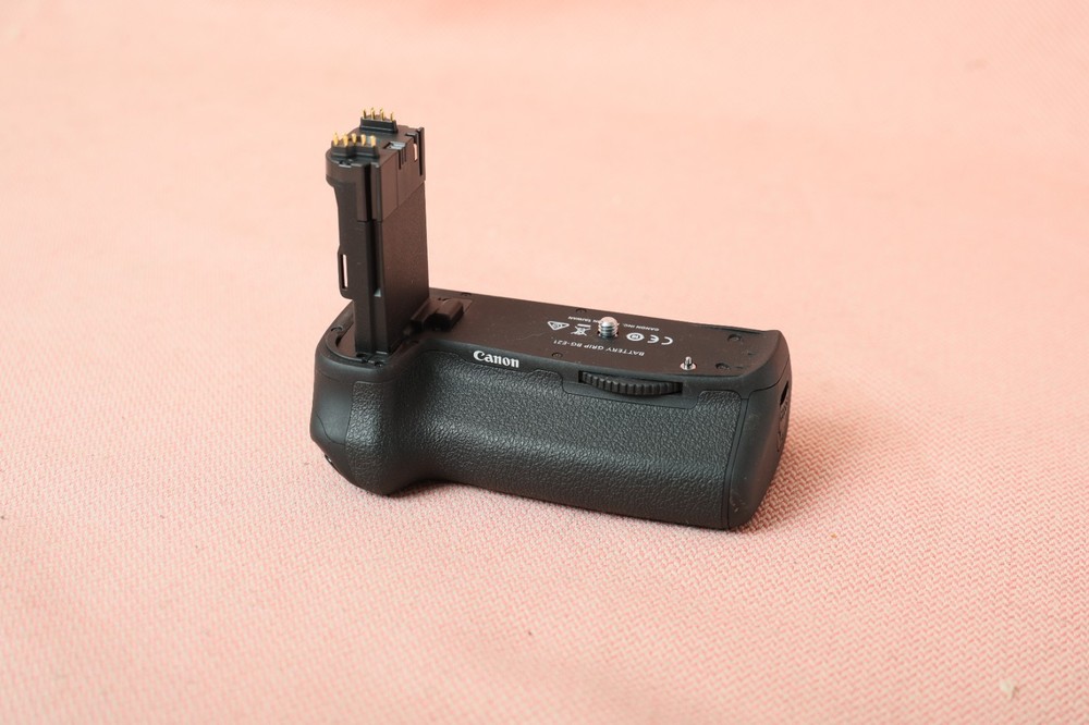 Canon BG-E21 Battery Grip for EOS 6D Mark II