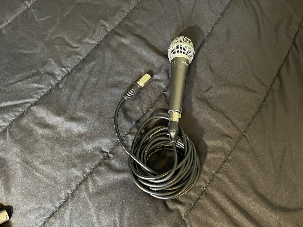 Samson Microphone With CR77 UHF Receiver And Cords