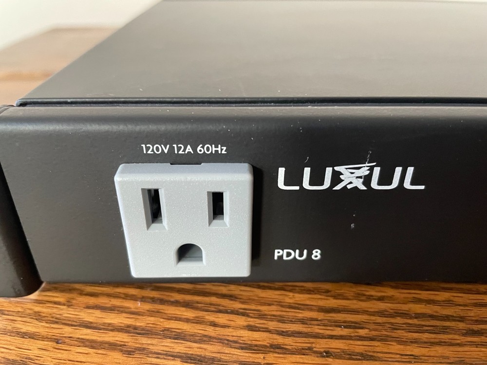 Luxul PDU 8 Power Distribution Unit 8 Controlled Outlets