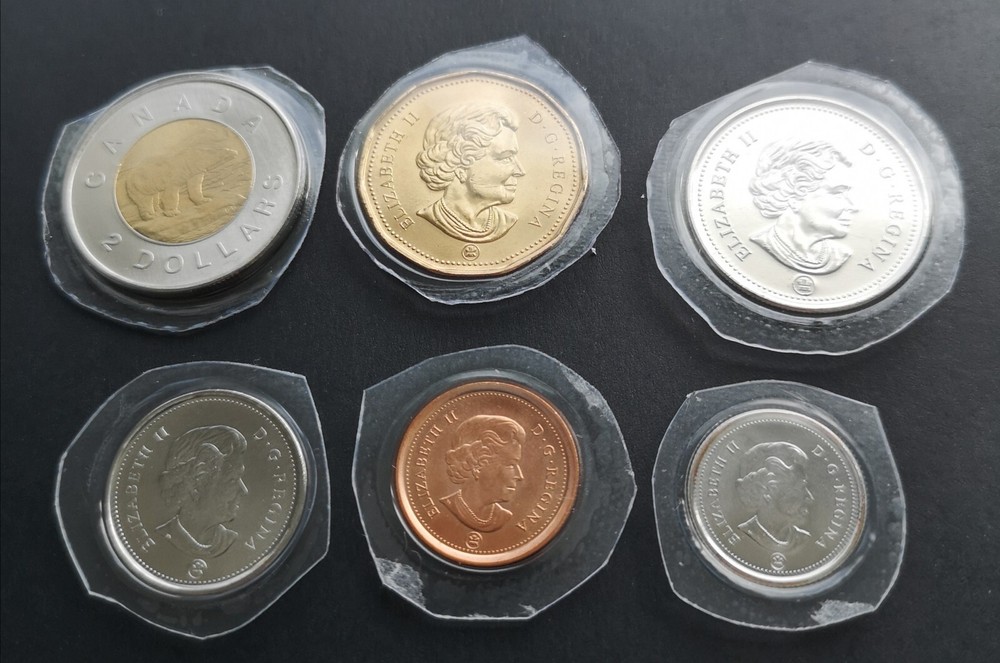 ***CANADA 2011 UNCIRCULATED SEALED COINS SET ***