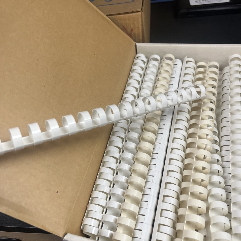 Binding Comb 5/8” 19 Rings 100 Pieces Color White