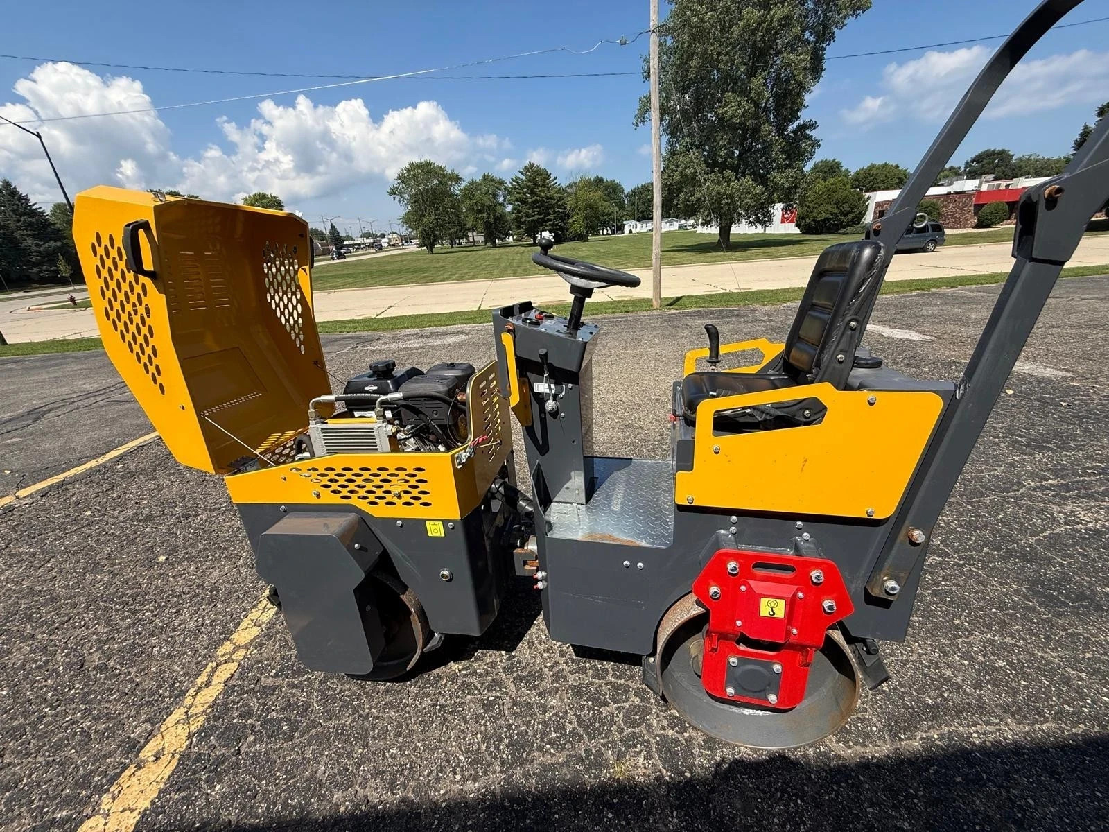 1 Ton Asphalt Roller BRIGGS & STRATTON ENGINE - EPA certified