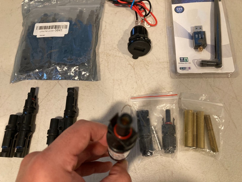 Solar Panel MC4 Connectors Fuse Holder USB Socket 30A WiFi Adapter Kit Set