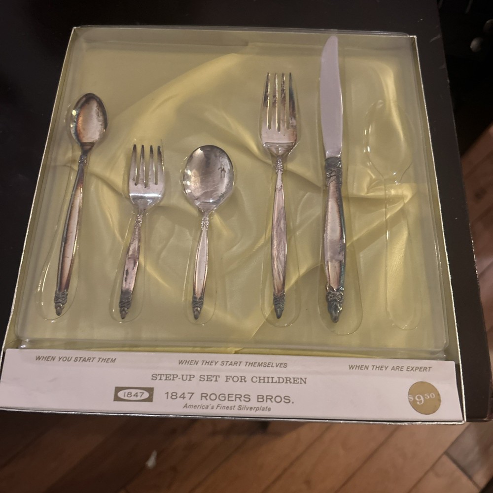 Vintage Rogers Bros Baby Silverware Silverplate Set Up Set Floral -1
