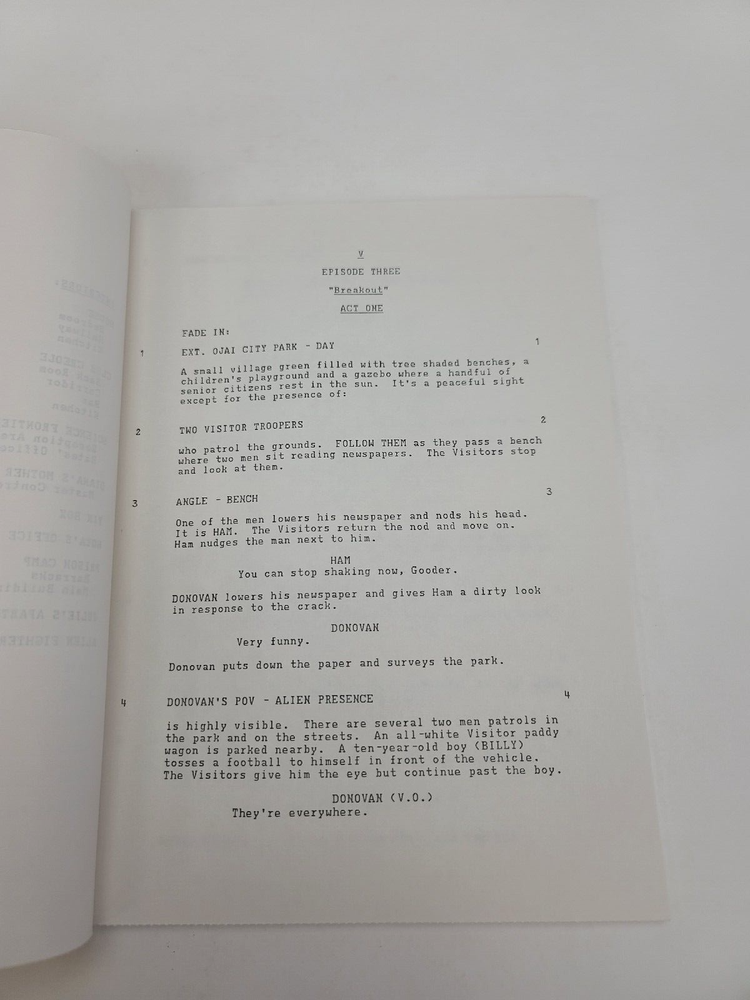 V / David Braff 1984 TV Script, Michael Wright & Robert Englund "Breakout"