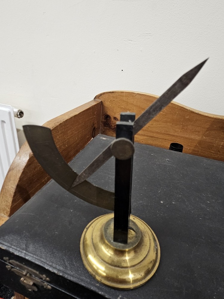 antique Measureing Insrument