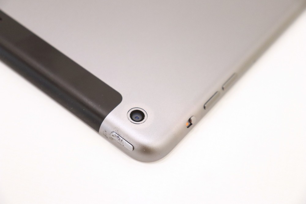 Apple iPad Air 9.7" A1475 64GB Space Gray