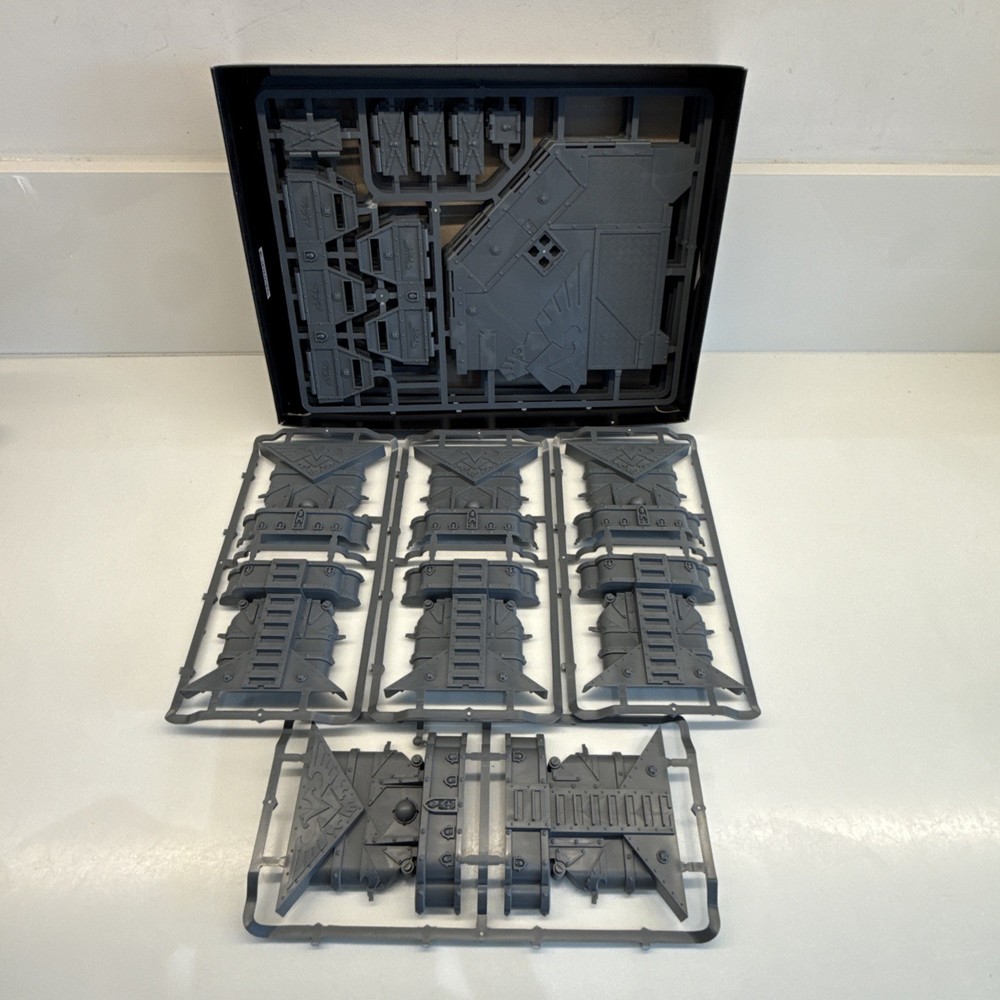 Warhammer 40k Sky Shield Landing Pad Boxed