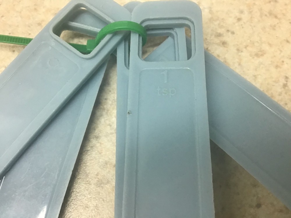 Vintage Unbranded 5 Pc Set Light blue measuring spoons stacking nesting plastic