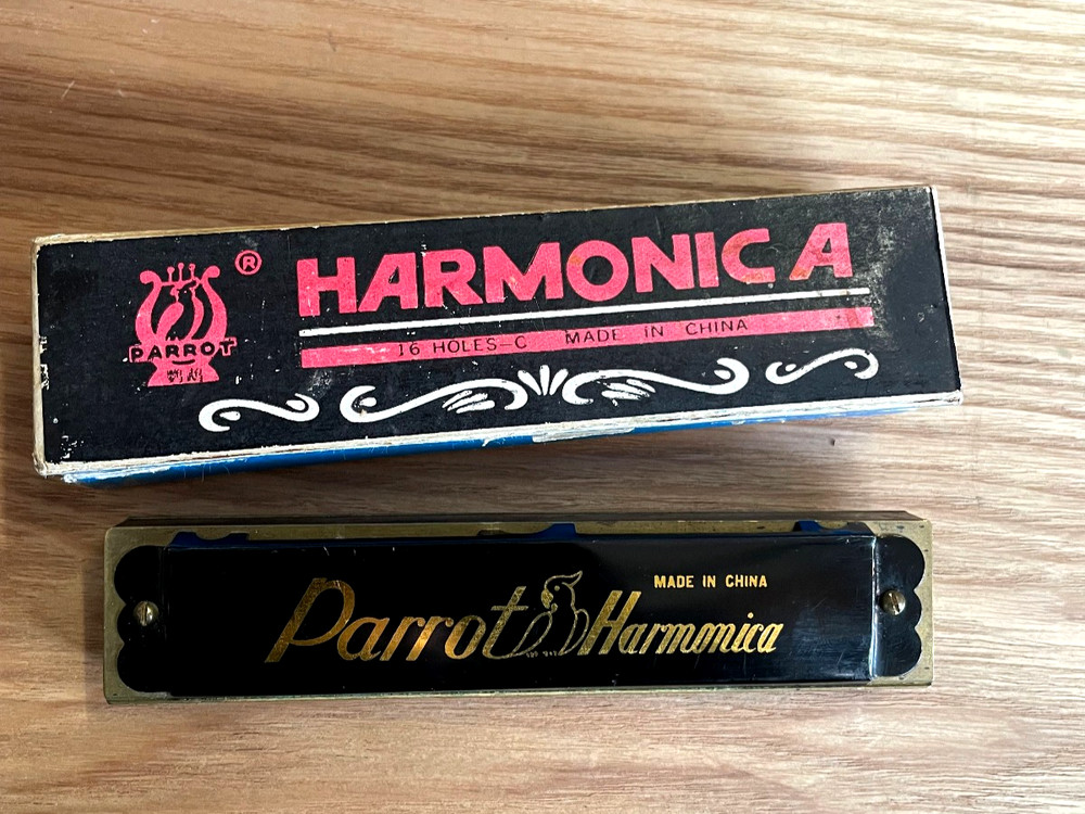 Vintage Parrot Harmonica in Black ''C'' 16 Hole