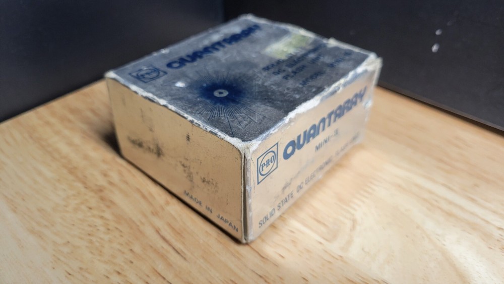Vintage Quanatray Mini II Solid State DC Electronic Flash Unit with Original Box