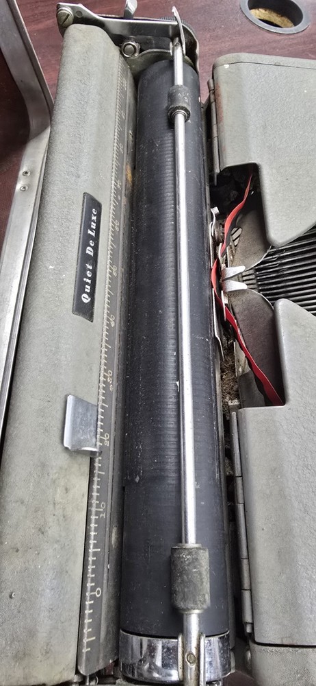 Royal Quiet 1941 Typewritter