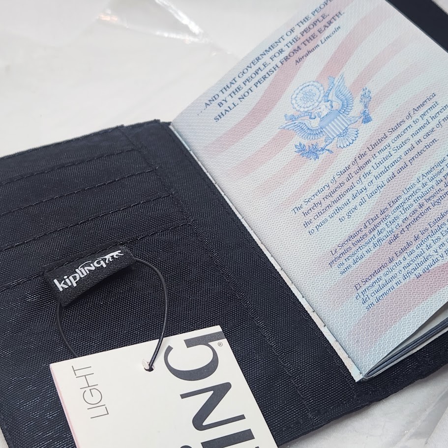 Kipling Passport Holder Black Python Embossed 4 Credit Card Slots 5.5 x 4 NWT