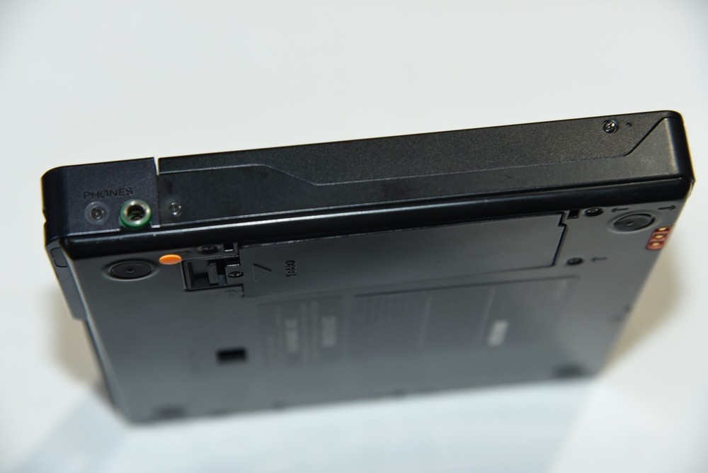 Sony D-15 Discman CD Player Working