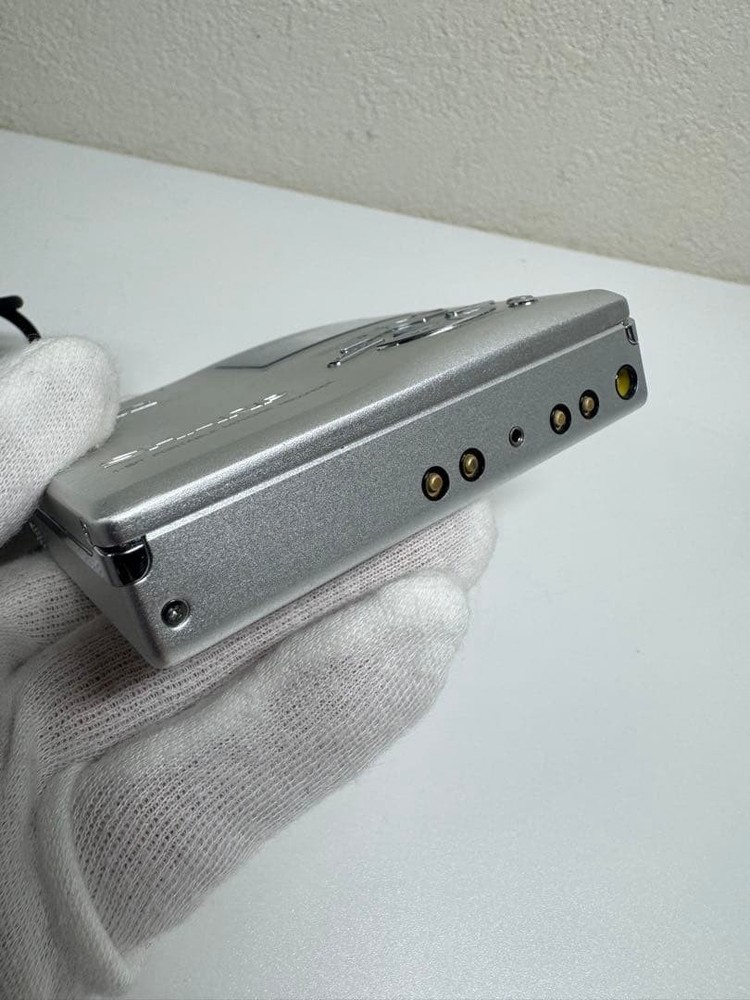 SHARP MD-DR7 Silver Mini Disc Walkman Recorder Check energization Only