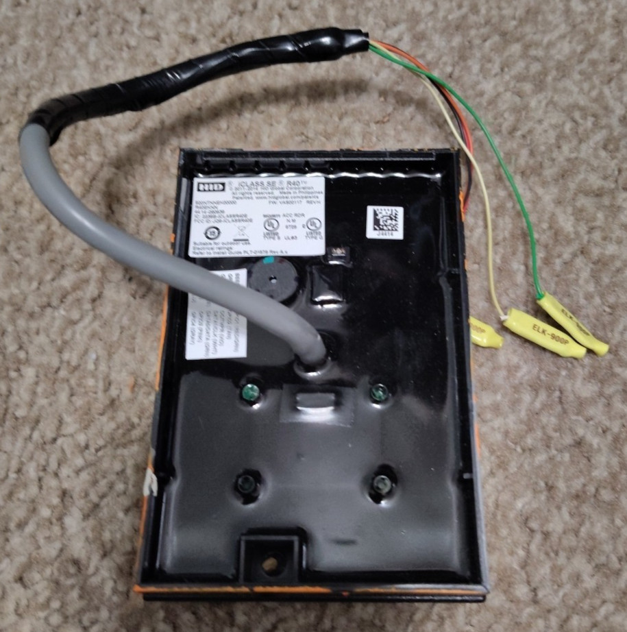 HID iCLASS SE Wall Reader With Backplate R40 USED