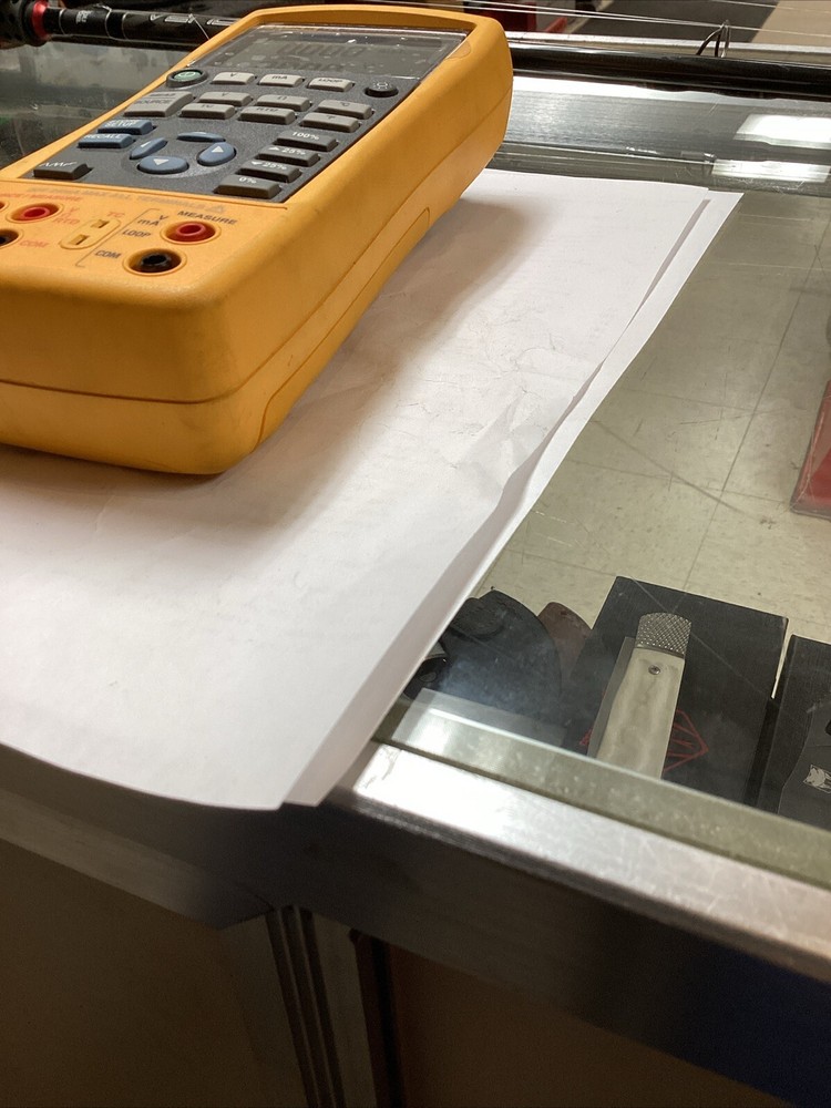 Fluke 724 Temperature Calibrator