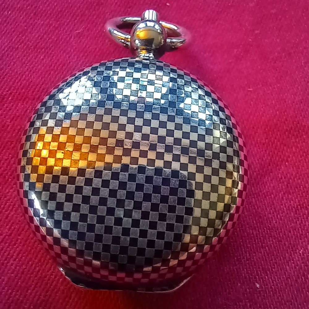 Superbe Niello Silver Sovereign Case