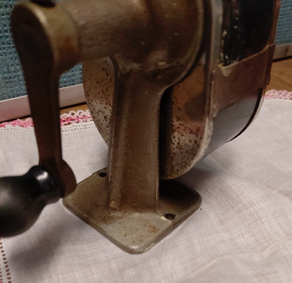 Vintage Apsco Chicago Pencil Early Sharpener