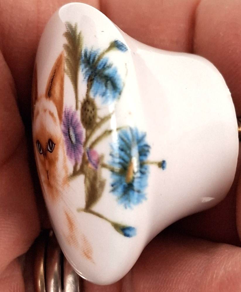 2 VTG White Porcelain Round Drawer Knobs Pulls-Hand Painted? Pretty Cat Artwork